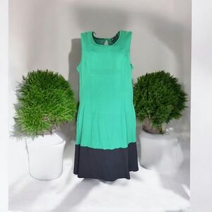 Elegant Green and Black Sleeveless Dress